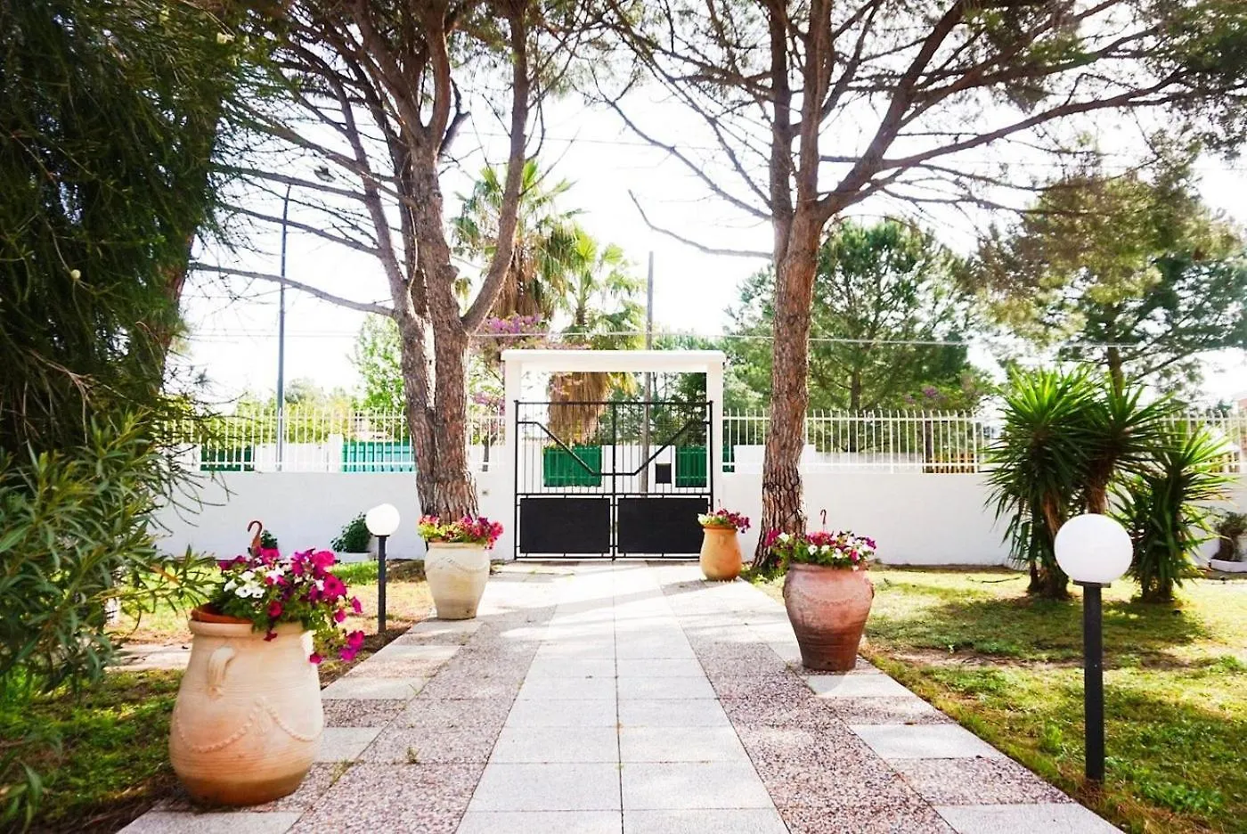 Casa Vacanze Brezza Marina With Beautiful Garden Quartu SantʼElena